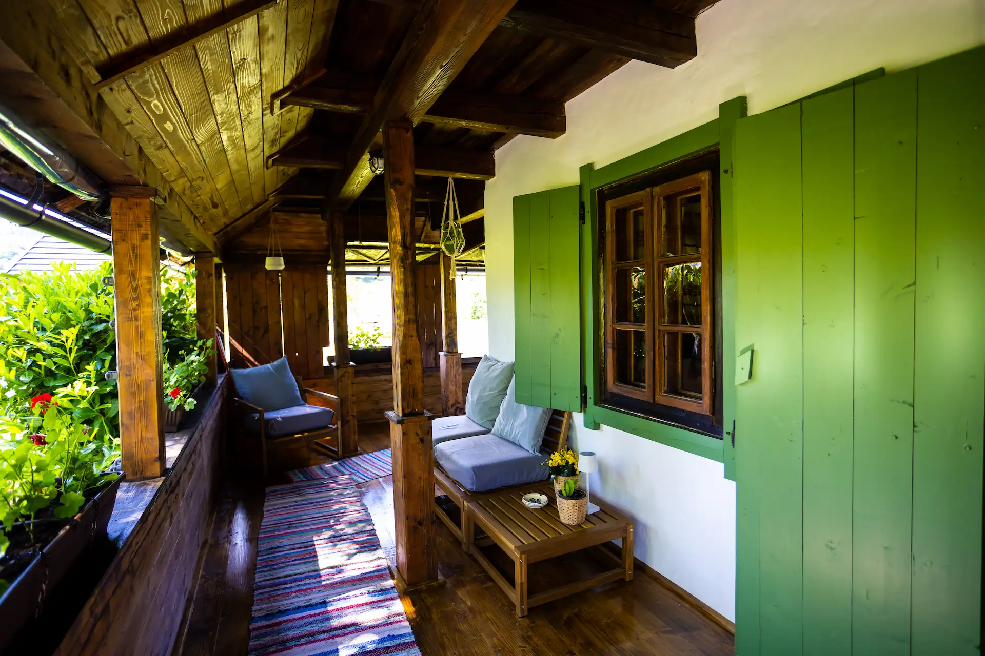 Traditional House Garden